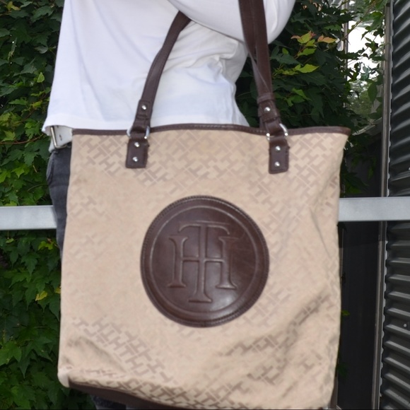 Tommy Hilfiger Classic TH Tote - Picture 1 of 2